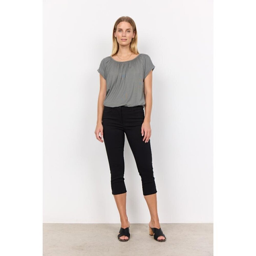NWT SOYA CONCEPT Lilly 3B Black Capri Pants